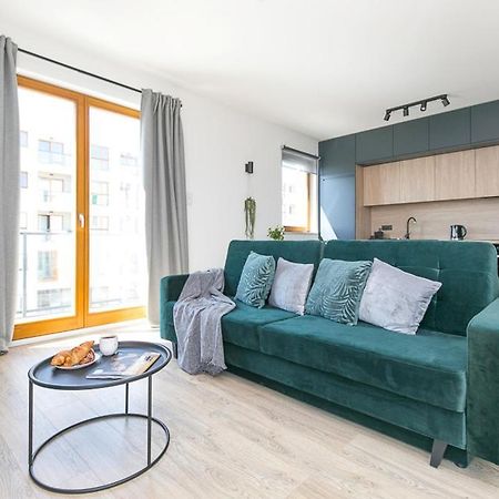 Апартаменты Apartament Black Zajezdnia Wrzeszcz Гданьск Экстерьер фото
