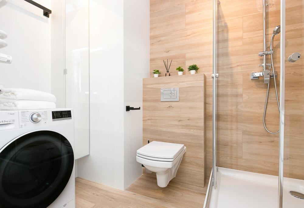 Апартаменты Apartament Black Zajezdnia Wrzeszcz Гданьск Экстерьер фото
