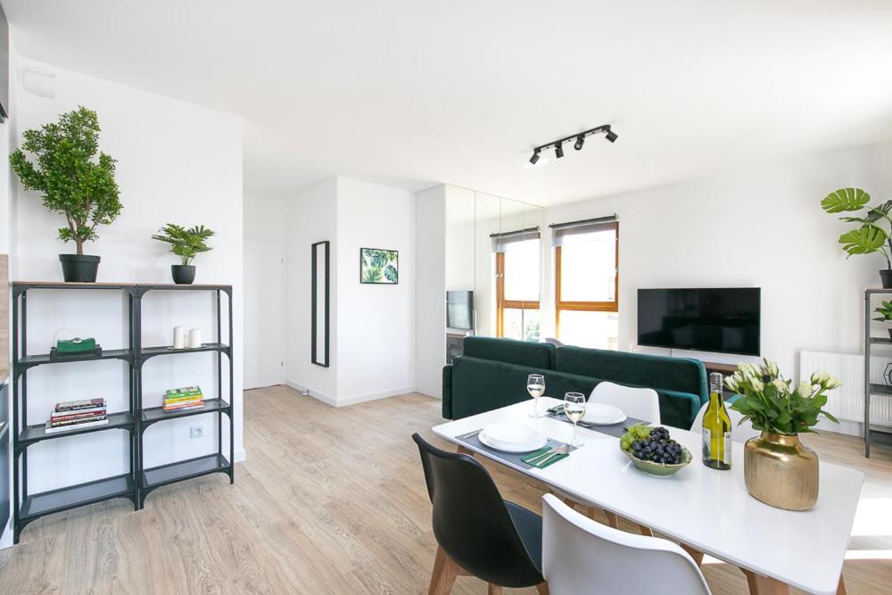 Апартаменты Apartament Black Zajezdnia Wrzeszcz Гданьск Экстерьер фото