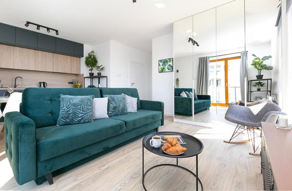 Апартаменты Apartament Black Zajezdnia Wrzeszcz Гданьск Экстерьер фото