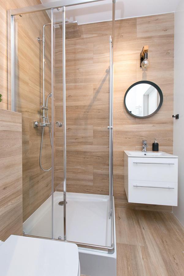 Апартаменты Apartament Black Zajezdnia Wrzeszcz Гданьск Экстерьер фото